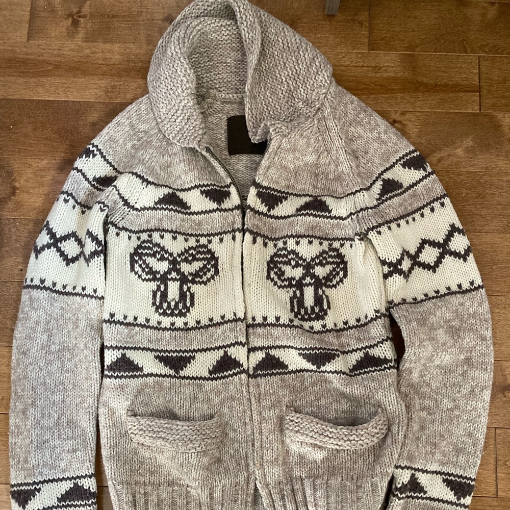 TNA sweater size small
